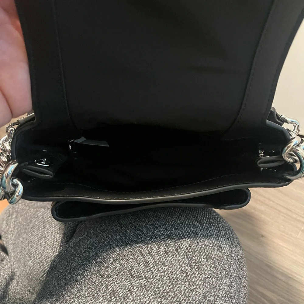 Marc Jacobs Black Leather Shoulder Bag - Picture 6 of 10